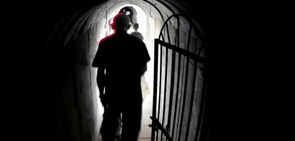 هل اقترب جيش الإحتلال من مكان السنوار ( فيديو ) ؟