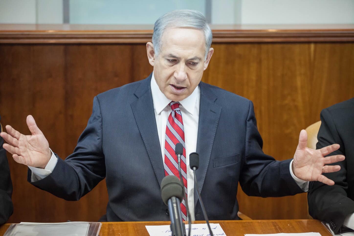 موقع والاه العبري : نتنياهو لا يقود بل يقاد من الوزراء المتطرفين وهو يناور