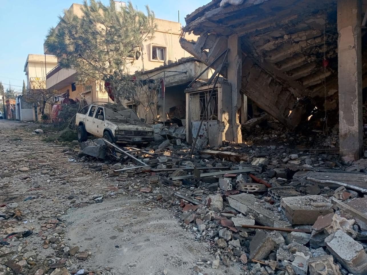 إسرائيل تدمّر منازل جنوب لبنان لتحويل الحدود ساحة مكشوفة أمنياً مع فشل إبعاد مقاتلي «ح-ز-ب الله» بالسياسة