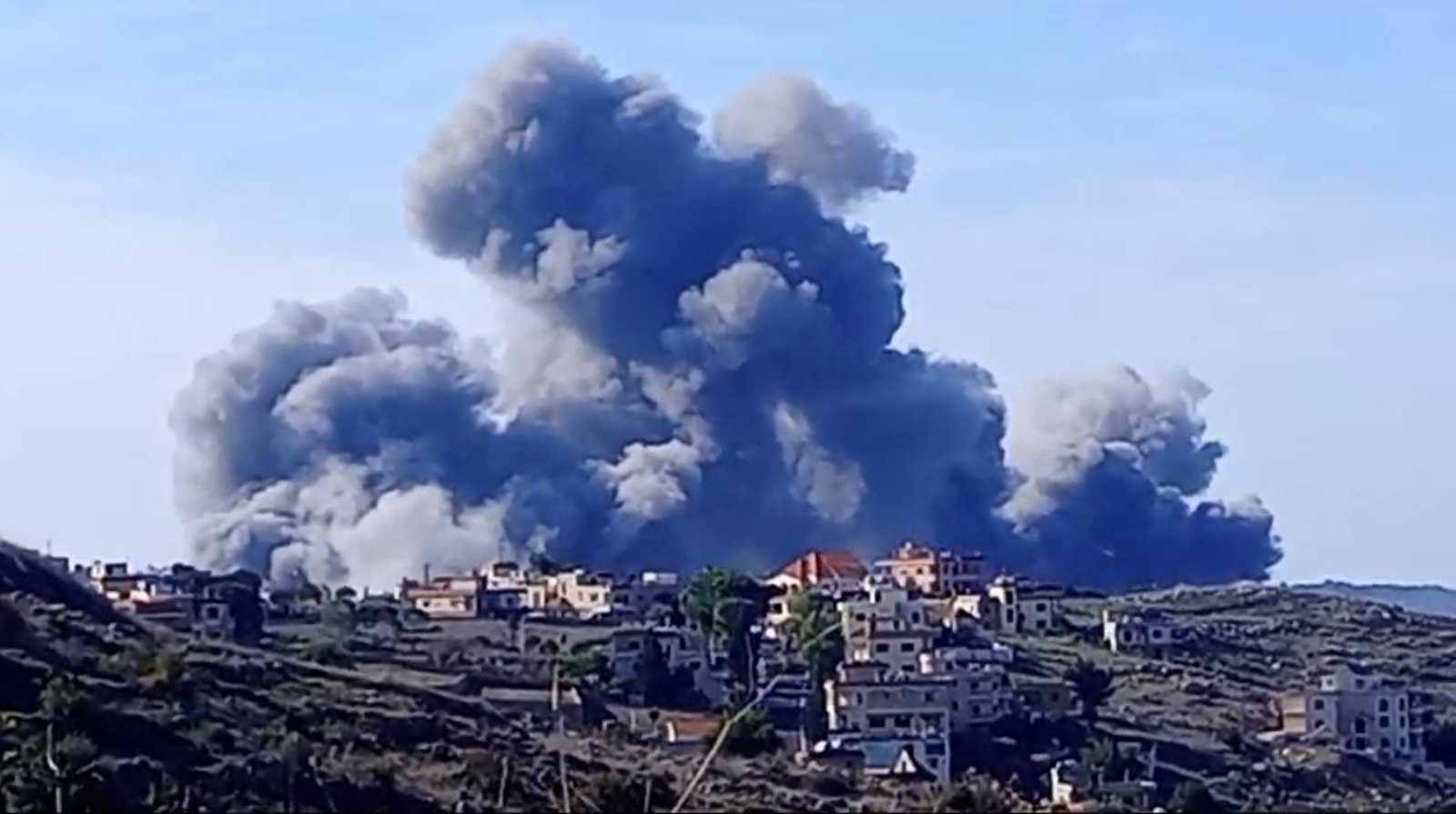 هل ستنزلق الأمور الى حرب واسعة على جبهة الجنوب ام ستنجح المبادرة الفرنسية ؟