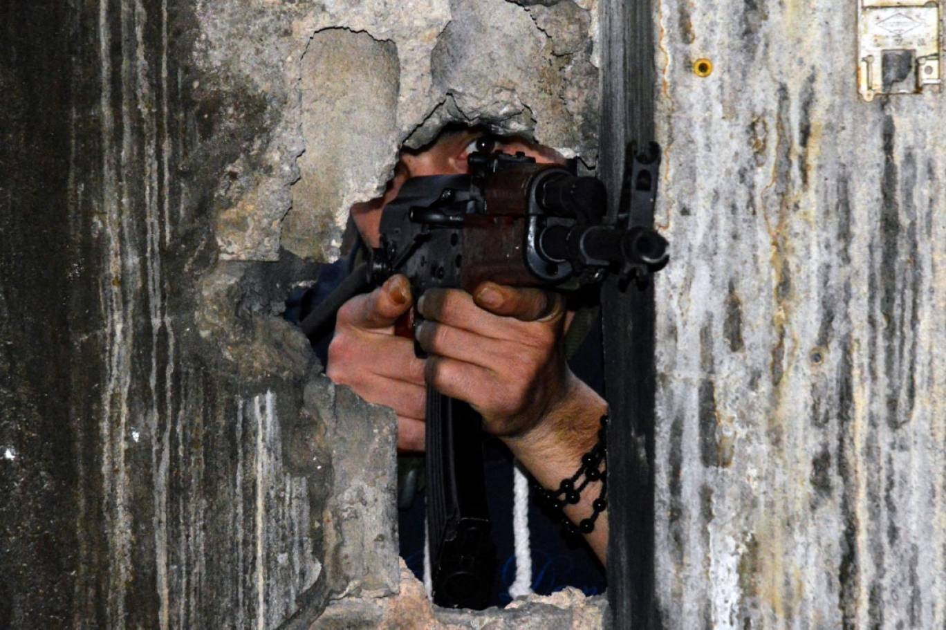 مراحل تسليم السلاح الفلسطيني والعقبة مخيمات الجنوب