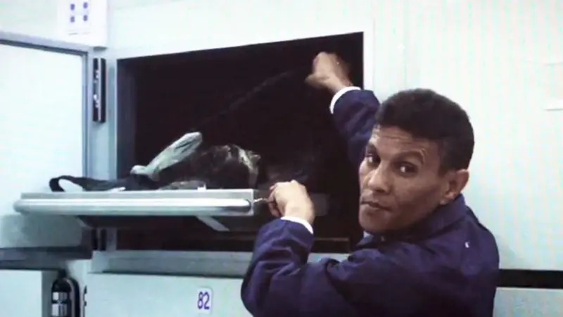 صوة الجثة التي أخرجها عامل المشرحة لـ حمادة (تصوير قاسم حمادة).