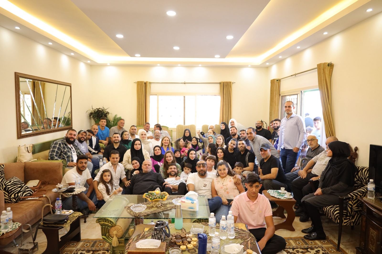 وسط حشود غير مسبوقة، آل الأشقر يعلنون: السفير داني الأشقر رئيساً لرابطة آل الأشقر للتنمية الاجتماعية