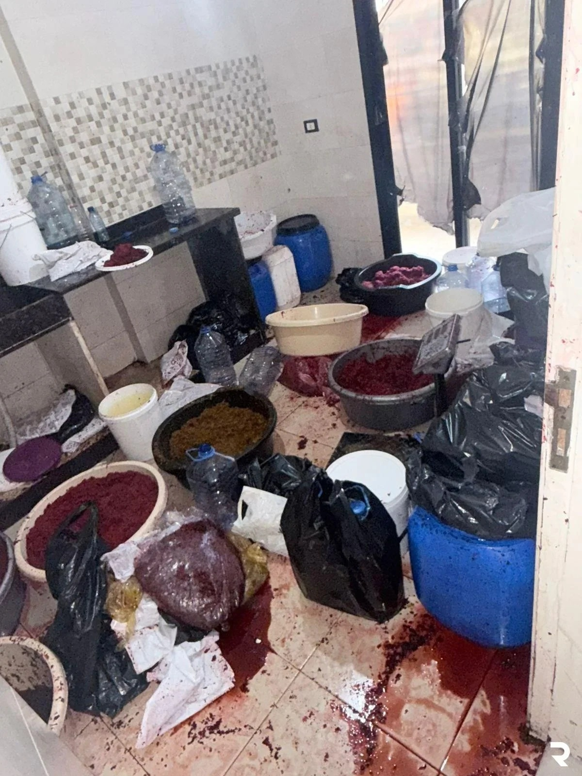 ضبط مصنع للمعسل المزور